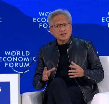 Jensen Huang defiende en Davos que la inteligencia artificial ya es infraestructura económica global