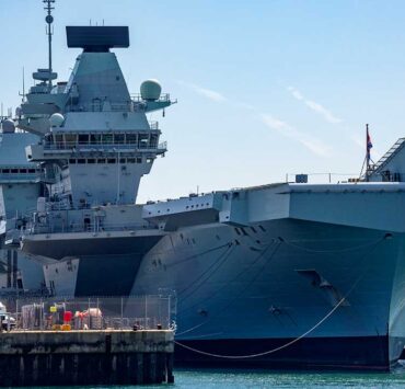 La Royal Navy integra inteligencia artificial a bordo de un portaaviones sin depender de la nube