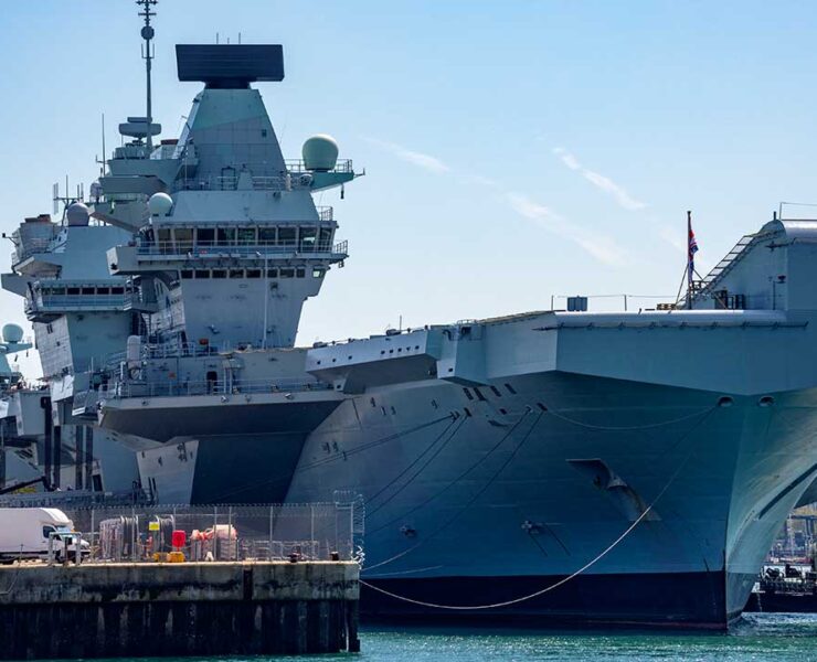 La Royal Navy integra inteligencia artificial a bordo de un portaaviones sin depender de la nube