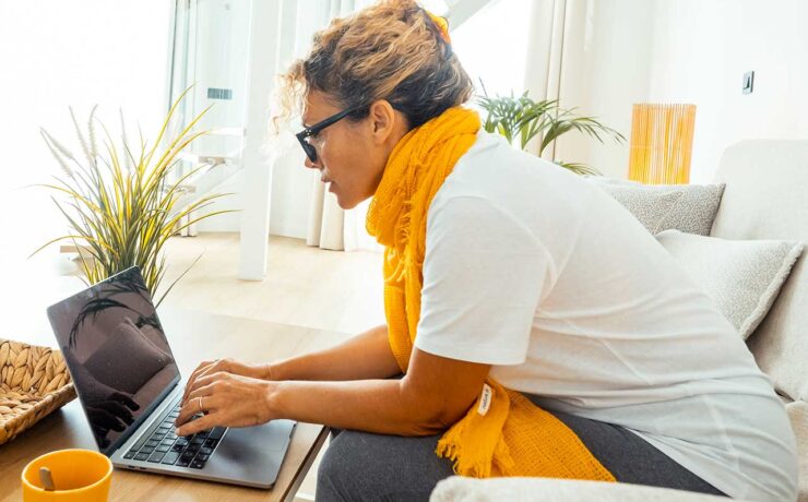 Mujer portátil - Comunicación - Inteligencia artificial - La Ecuación Digital