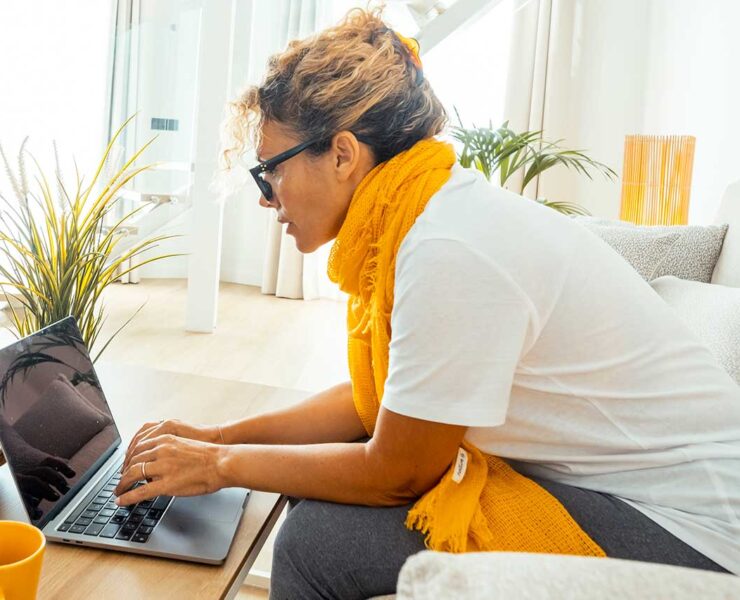 Mujer portátil - Comunicación - Inteligencia artificial - La Ecuación Digital