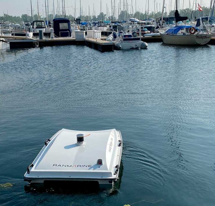 Telefónica Tech despliega drones acuáticos con 5G para automatizar la limpieza de residuos en entornos portuarios