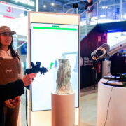 La IA y la robótica transforman la cerámica en el MWC 26