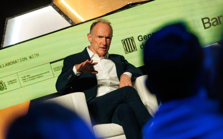 Tim Berners-Lee pide redes sociales sin adicción