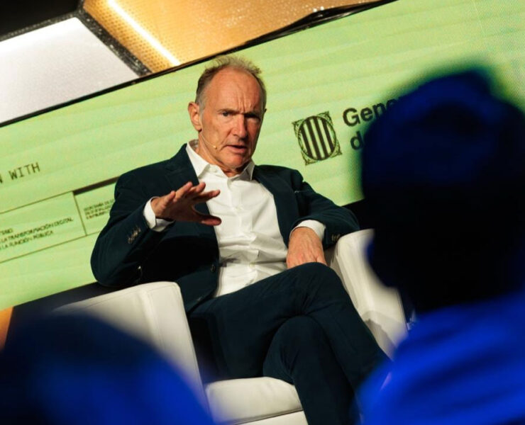 Tim Berners-Lee pide redes sociales sin adicción