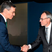 Pedro Sánchez, presidente del gobierno de España y David Zapolsky, consejero general y vicepresidente senior de políticas públicas globales de Amazon