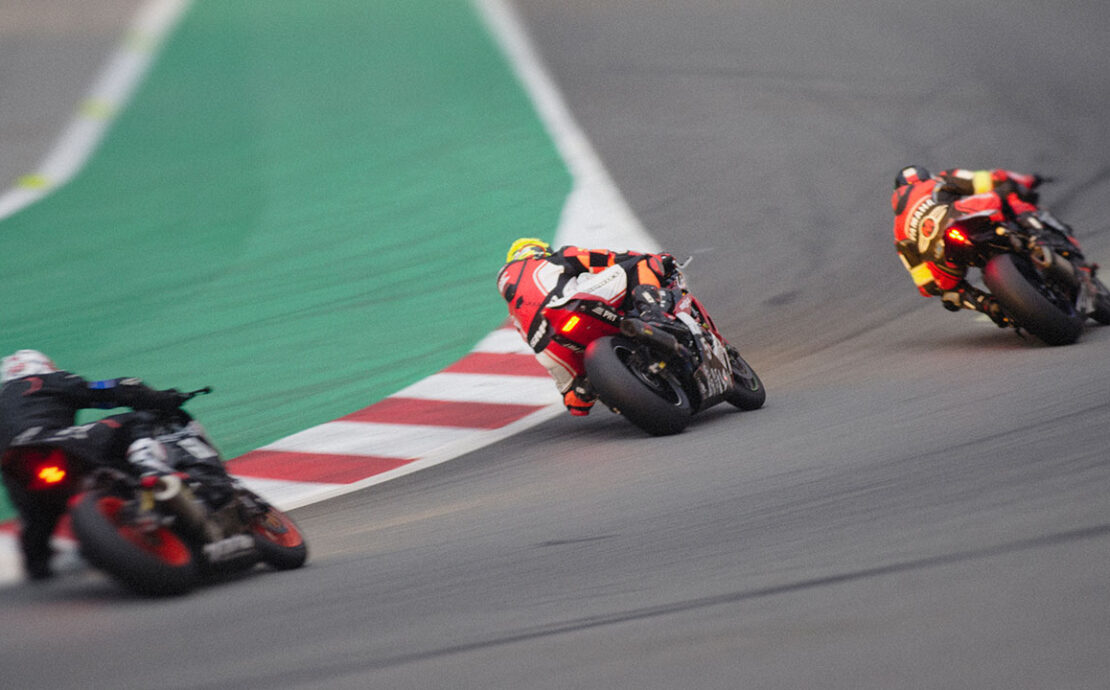 Motos