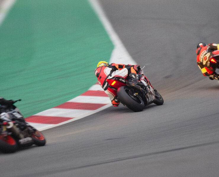 Motos