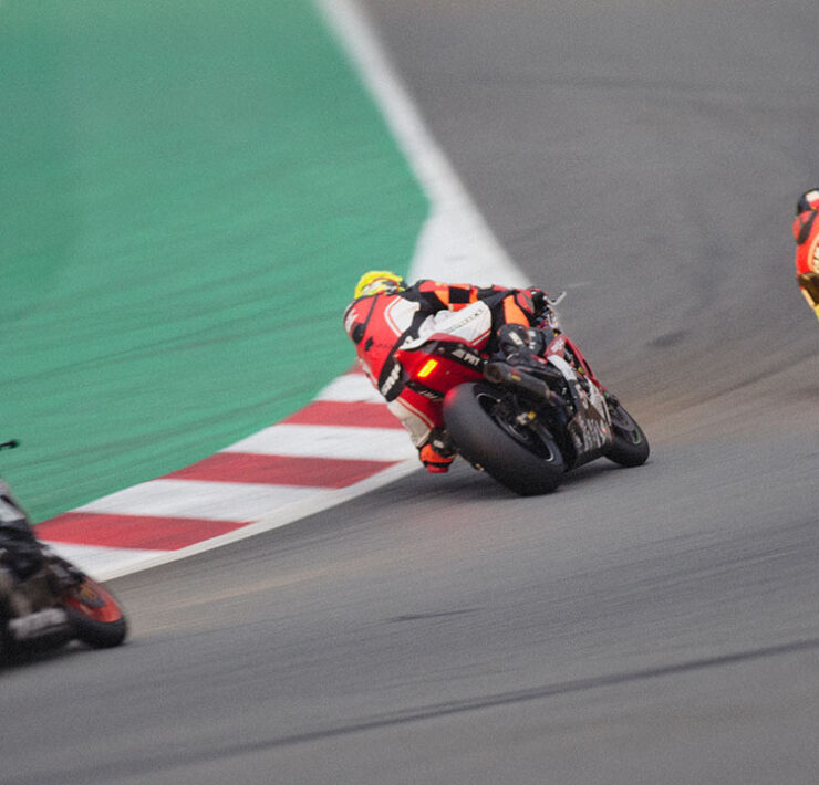 Motos