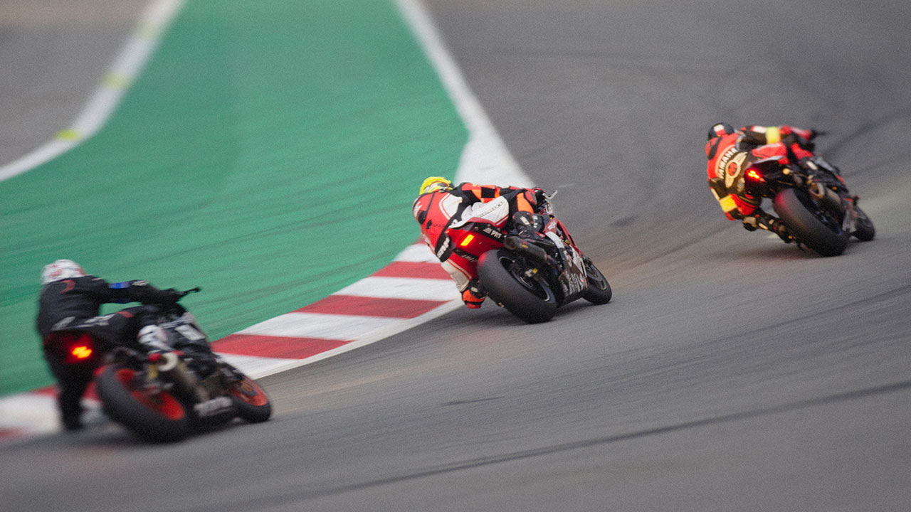 Motos